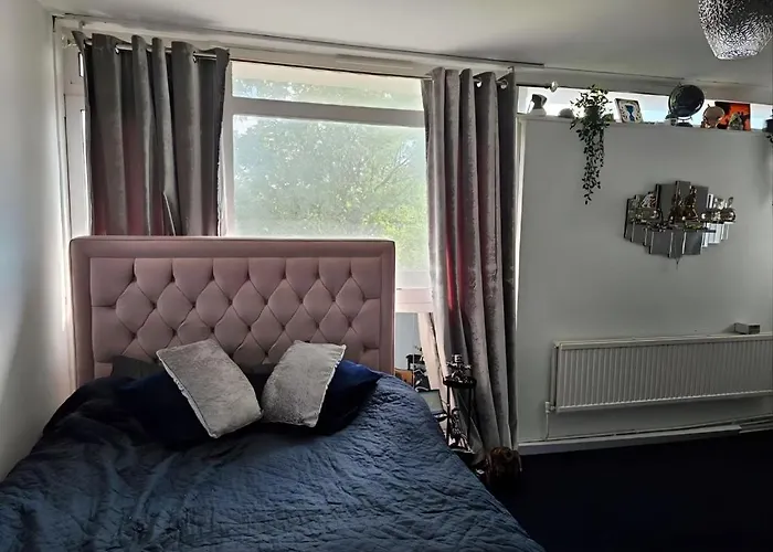 Double Room In Shared Apartment With Great Transport Links To Central London